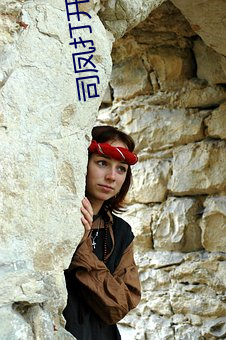 司凤打(dǎ)开(kāi)璇玑的(de)腿(tuǐ)