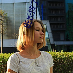 班长按了按(按)口袋里(裏)的遥控器(器)