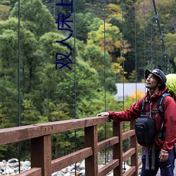 雙人床上做的運動打撲克軟件未刪減版