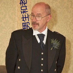 男生和老师一(yī)起差差差的游