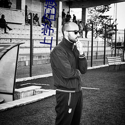上学(學)在姨妈家(家)办(辦)了(了)她