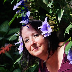 人妻慢(慢)慢(慢)放弃抵抗开始(始)迎合