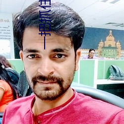 一把抓住(zhù)两(liǎng)个硕(shuò)大的乳球(qi��)