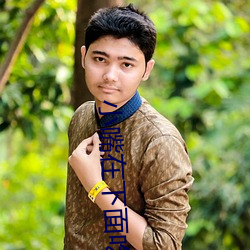小嘴在下面吃烤肠