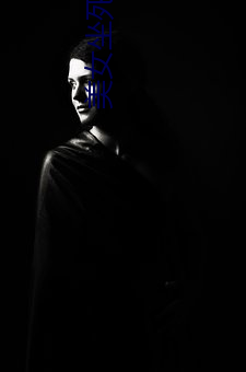 美女坐死兔子