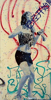 已经开始(shǐ)解(jiě)她上衣的纽扣(kòu)