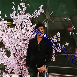 親切的金子趴在桌子上打撲