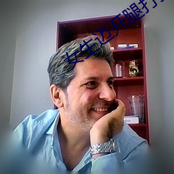 女生迈开腿打扑克又痛又叫